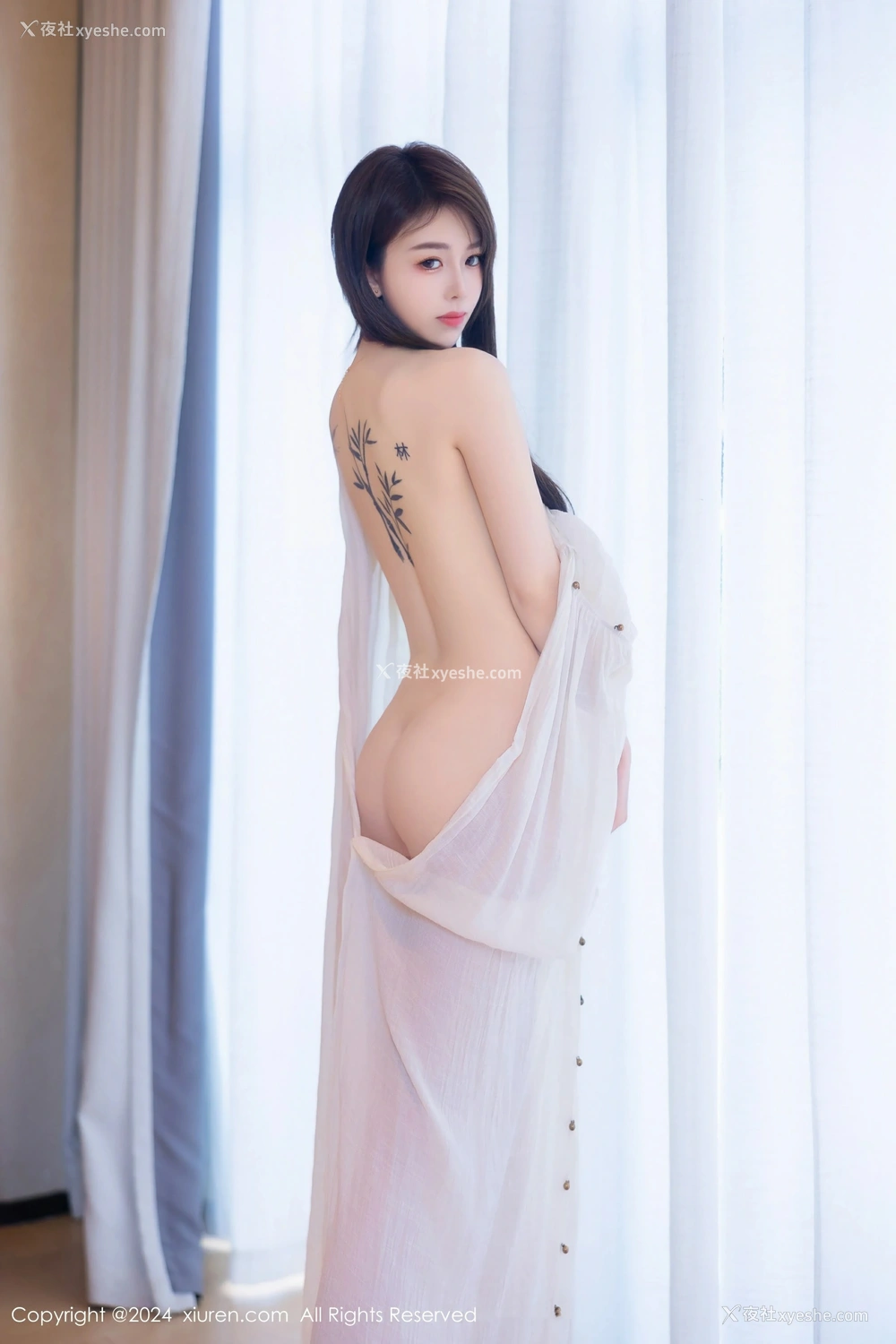 1P - [XiuRen秀人网] No.8842 夏竹