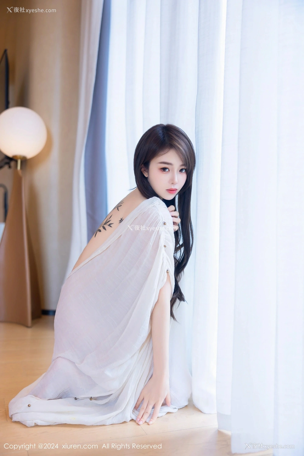 1P - [XiuRen秀人网] No.8842 夏竹