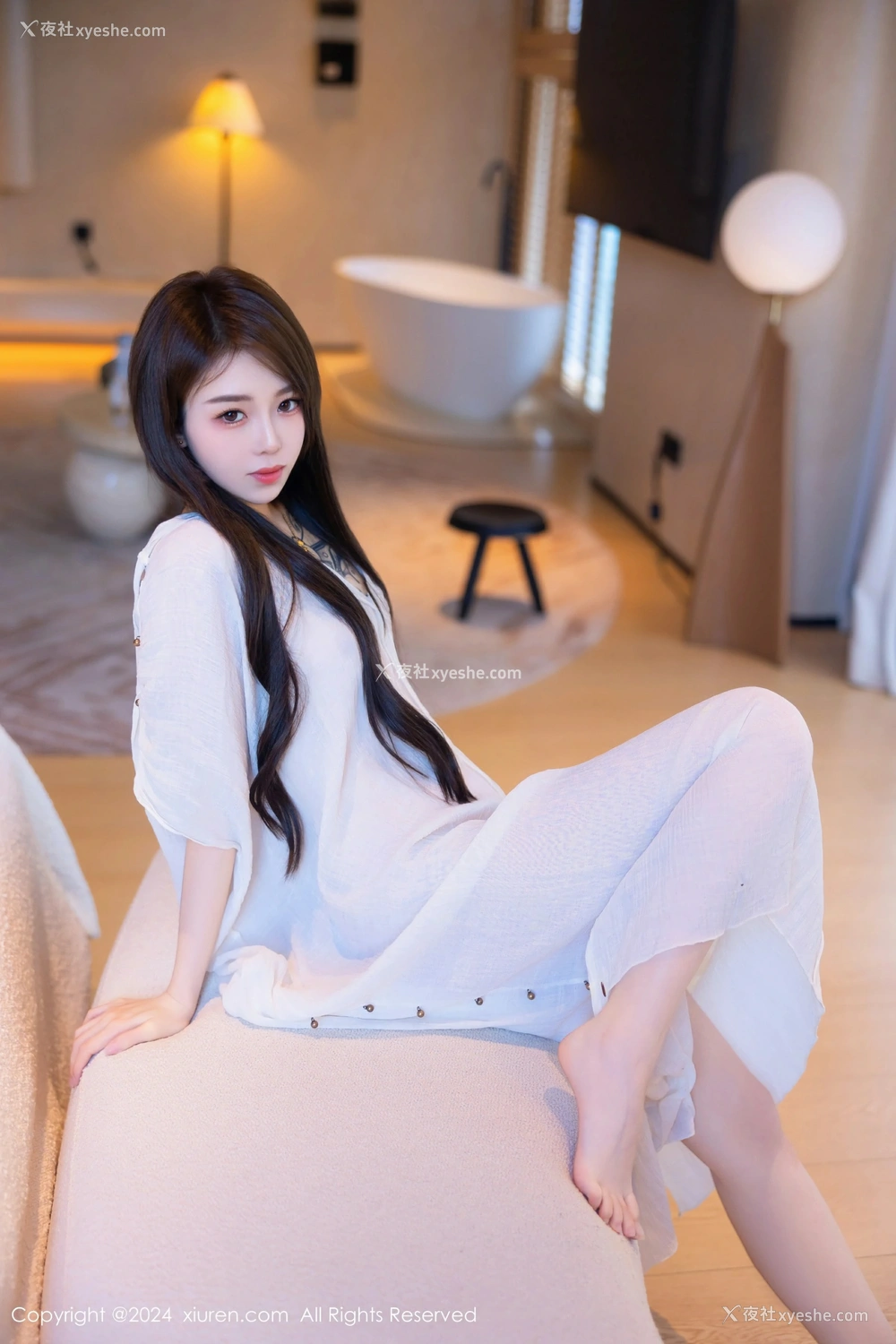1P - [XiuRen秀人网] No.8842 夏竹