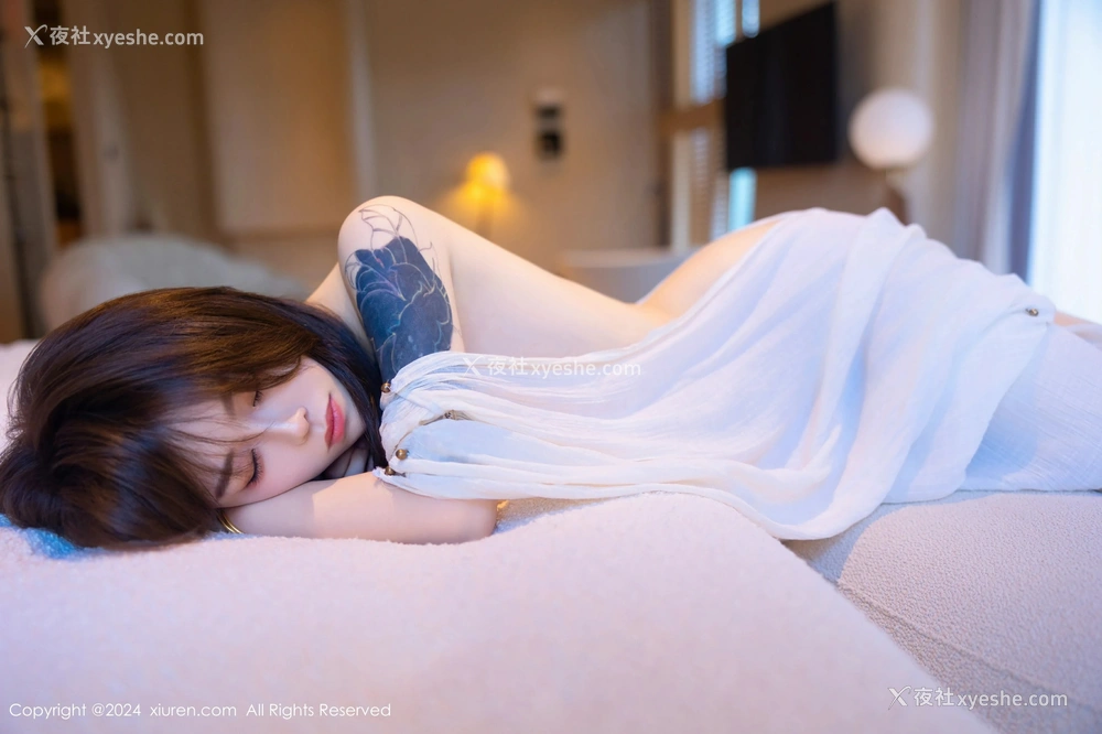 1P - [XiuRen秀人网] No.8842 夏竹