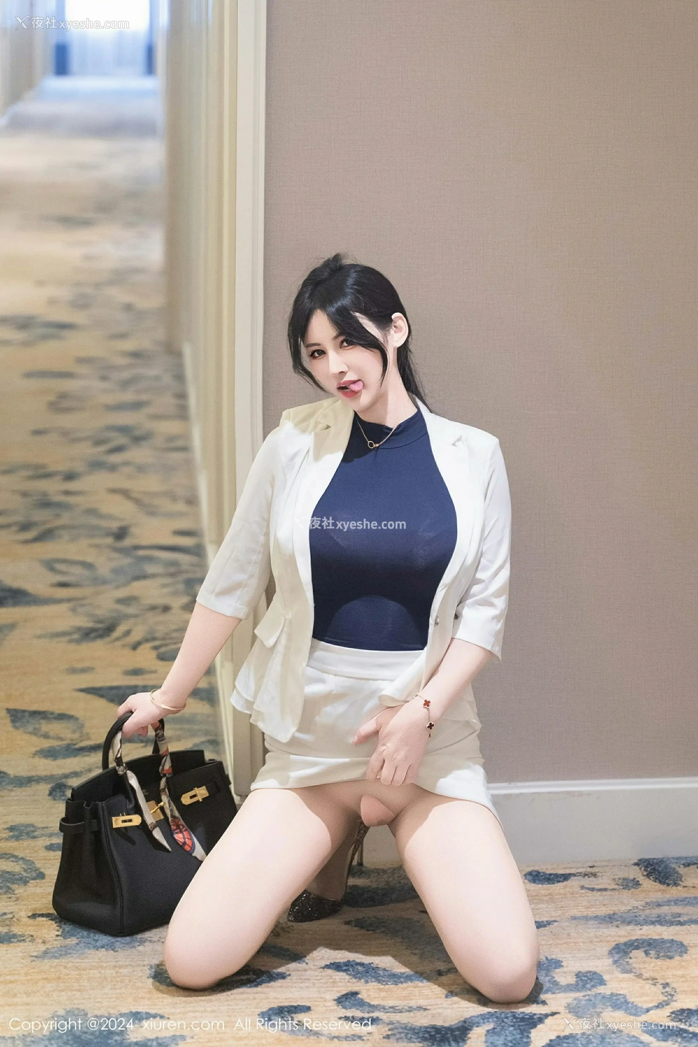 1P - [XiuRen秀人网] No.9319 诗诗kiki