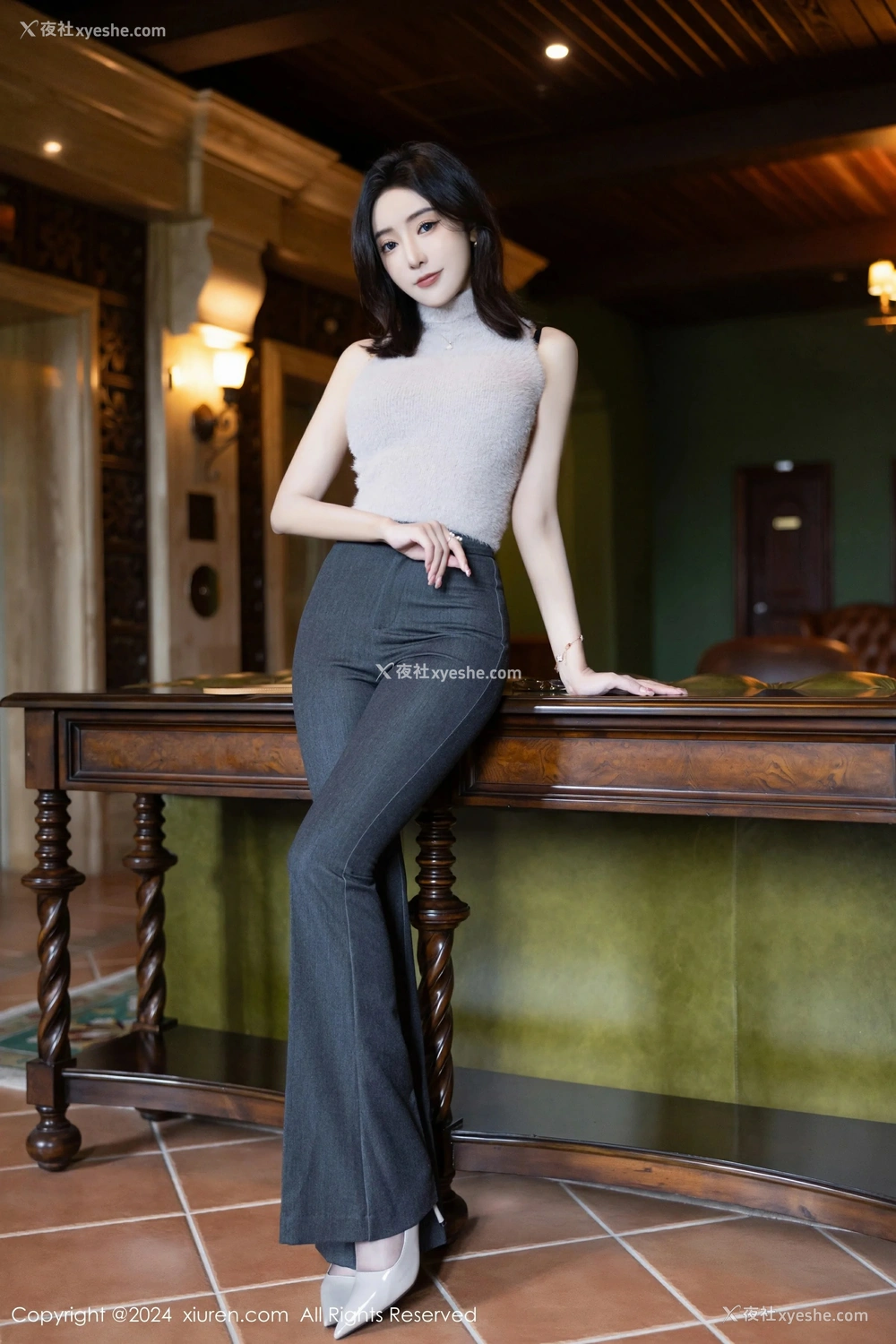 1P - [XiuRen秀人网] No.8451 王馨瑶yanni
