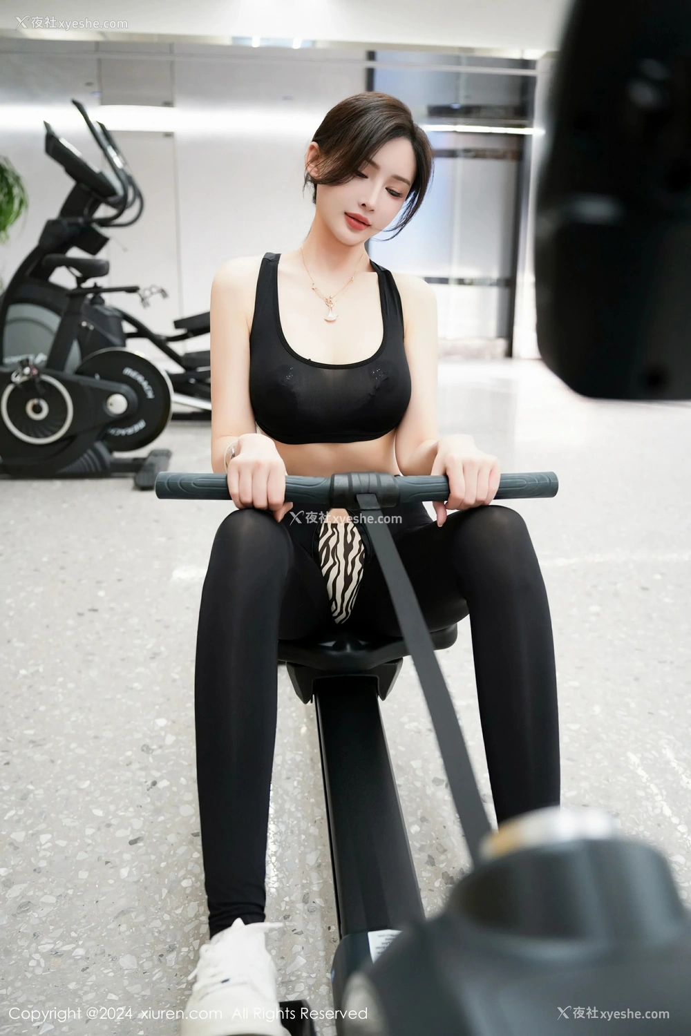 1P - [XiuRen秀人网] No.8810 Carol周妍希X
