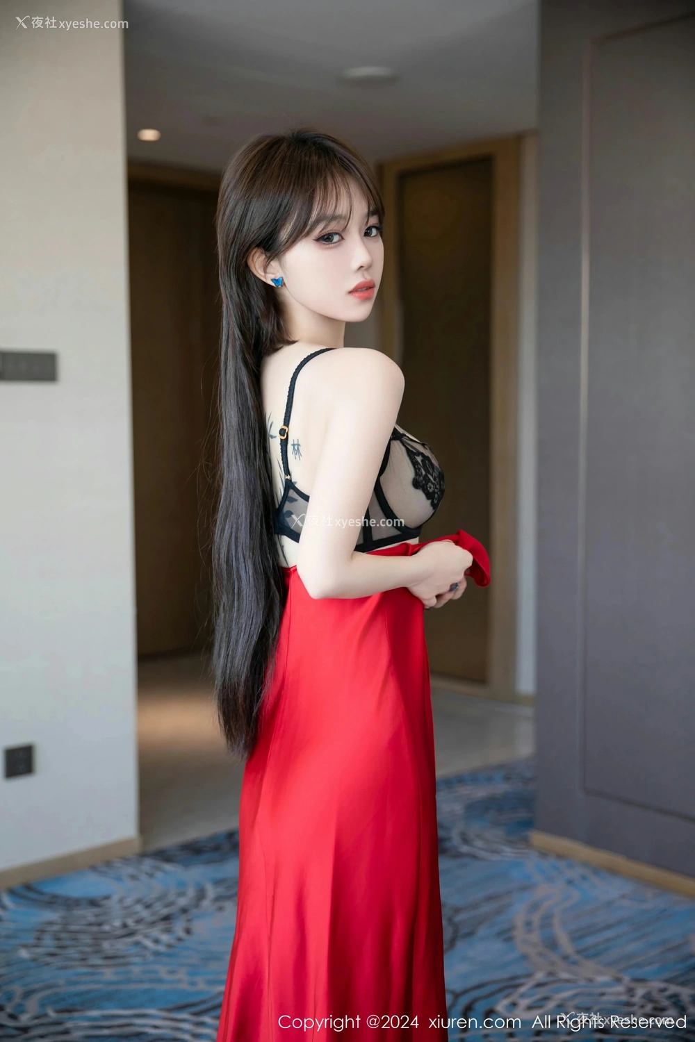 1P - [XiuRen秀人网] No.8630 奶瓶.