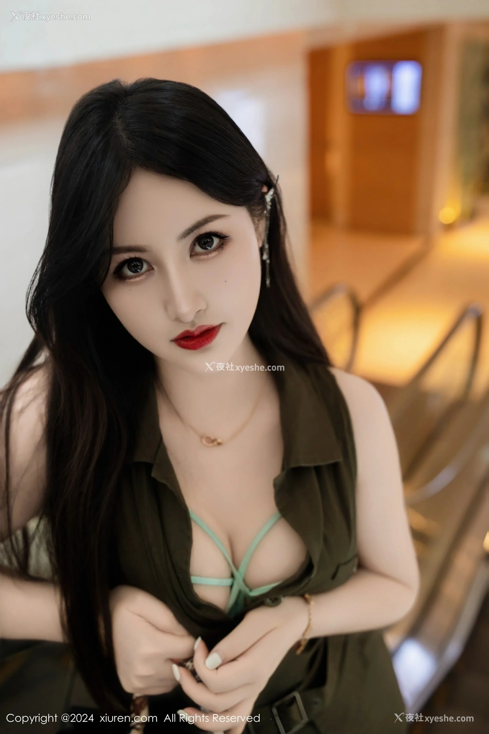 1P - [XiuRen秀人网] No.8940 诗诗kiki