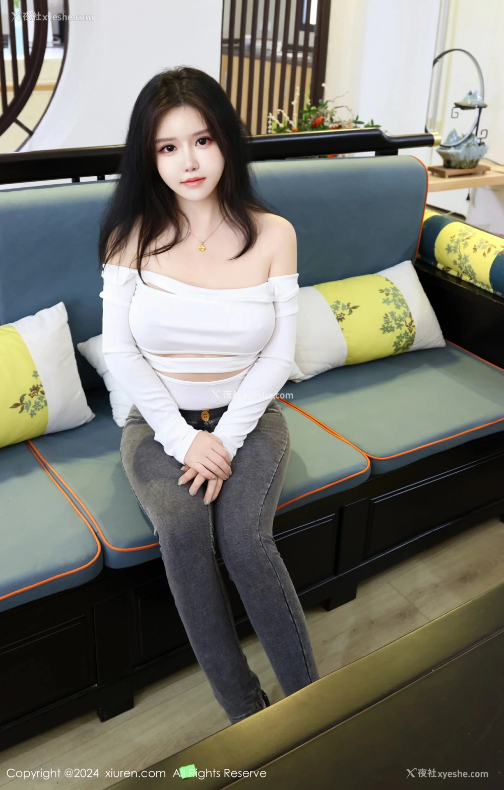 1P - [XiuRen秀人网] No.8853 小薯条nienie