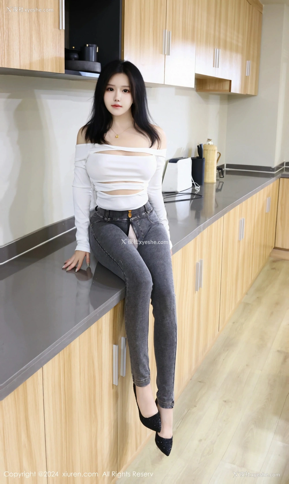 1P - [XiuRen秀人网] No.8853 小薯条nienie