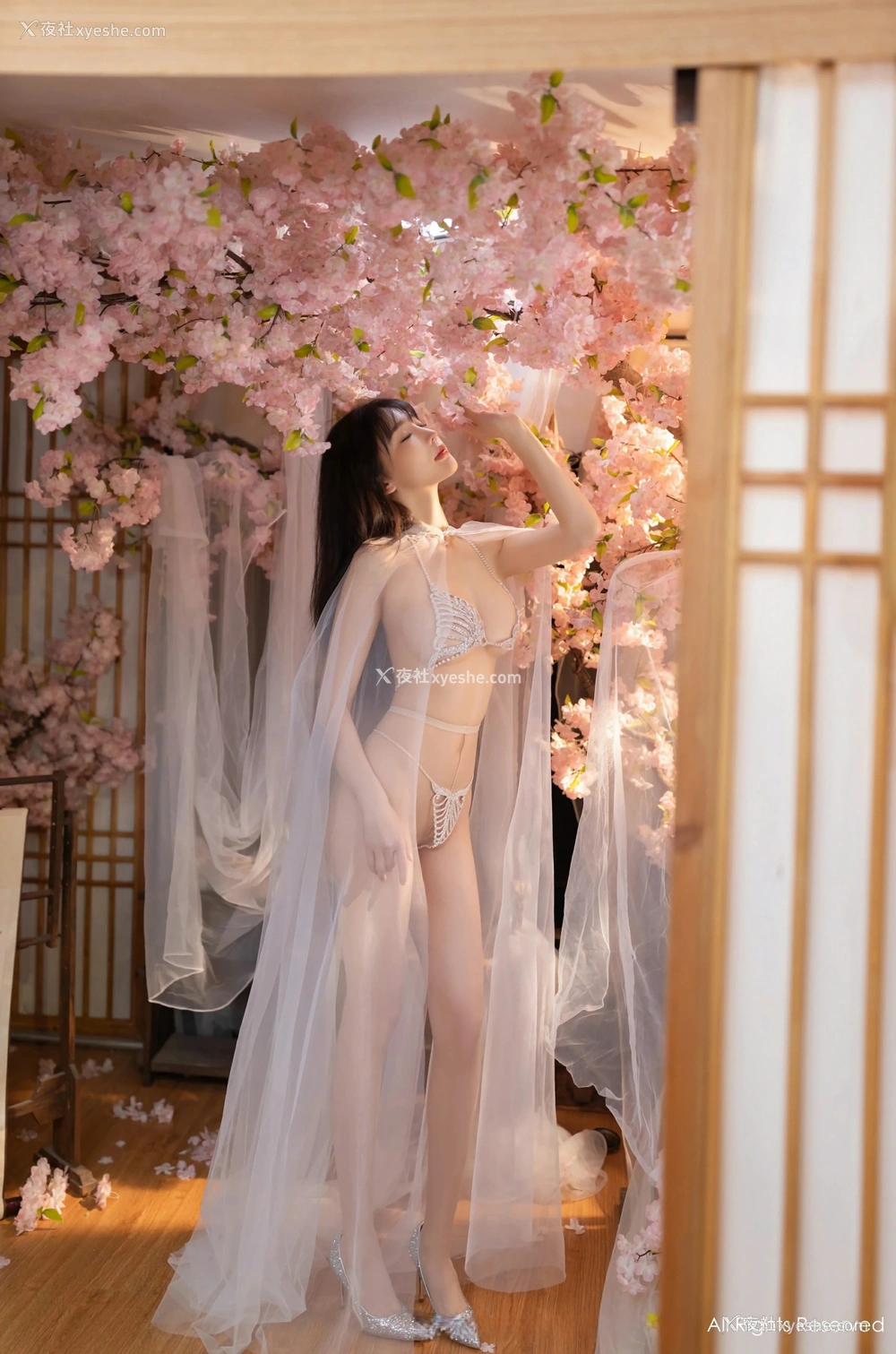 1P - [XiuRen秀人网] No.8807 陆萱萱