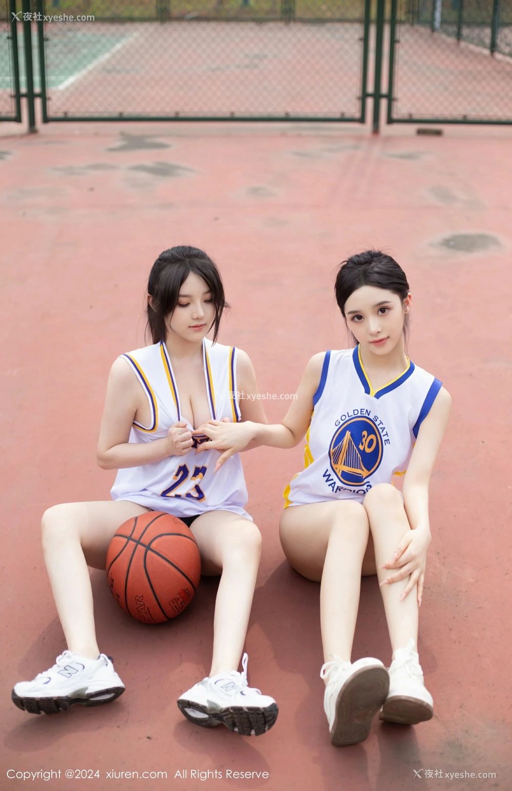 1P - [XiuRen秀人网] No.8744 豆瓣酱