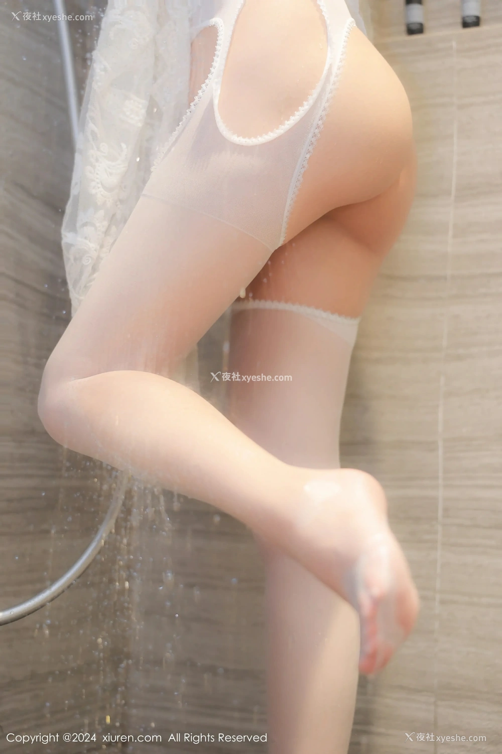 1P - [XiuRen秀人网] No.9132 小蛮妖Yummy