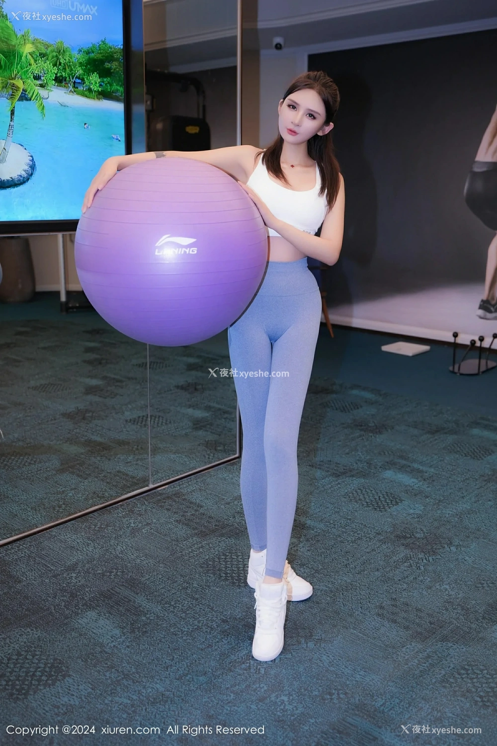 1P - [XiuRen秀人网] No.9407 Emily尹菲