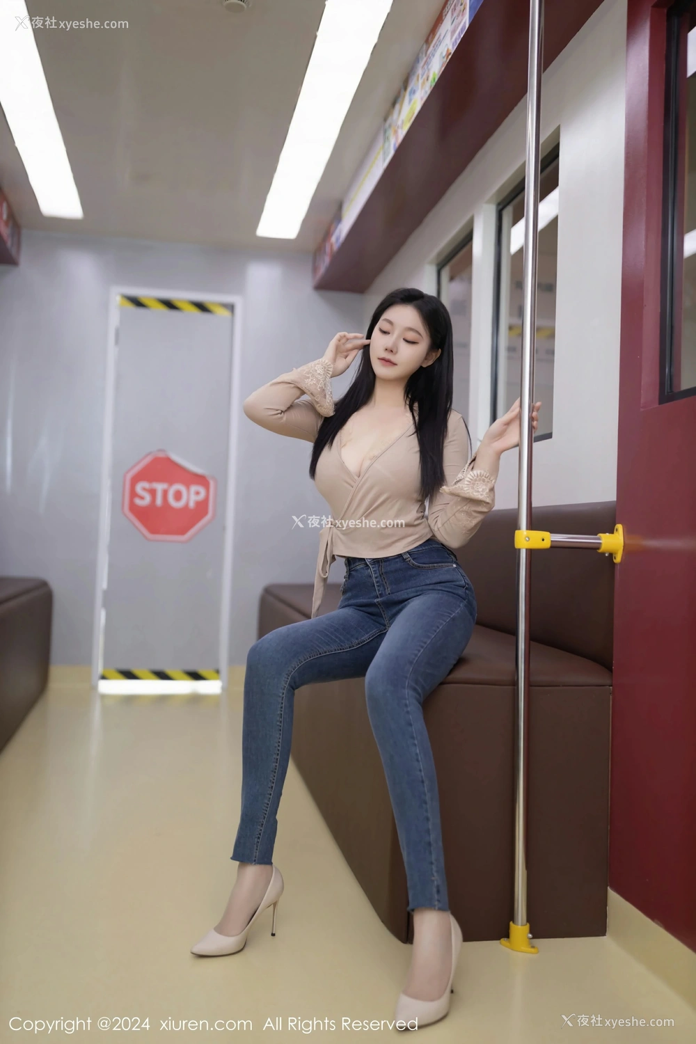 1P - [XiuRen秀人网] No.8498 安然anran