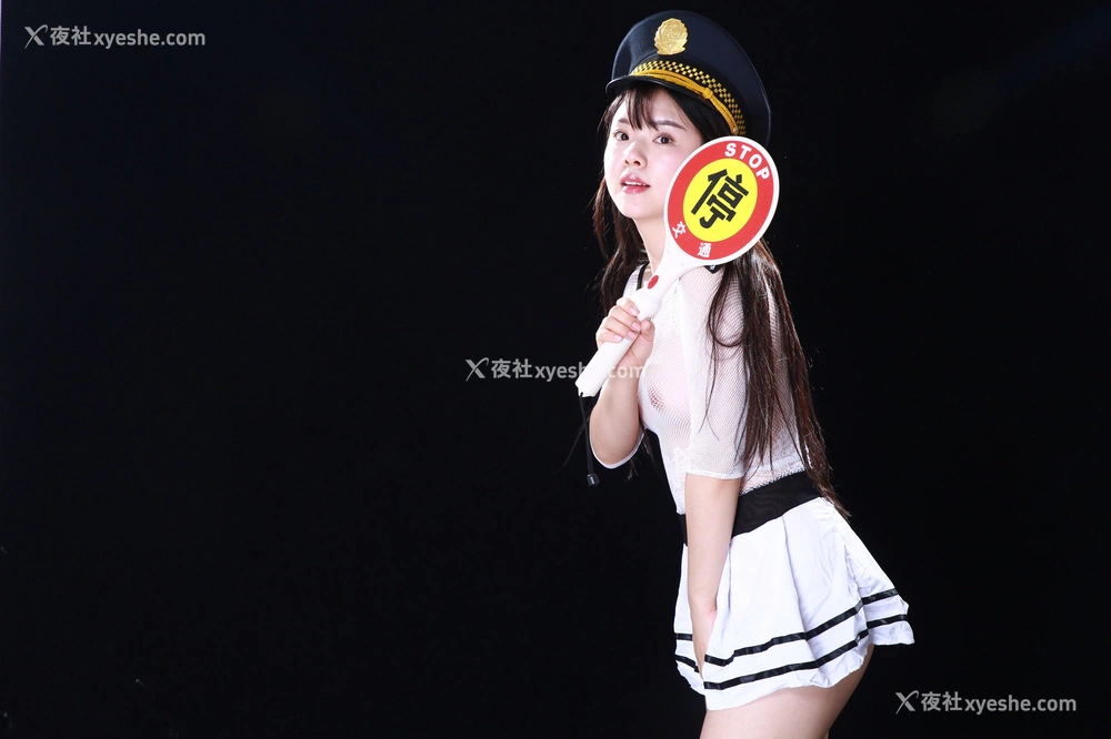 1P - 国模阿菜人体私拍套图