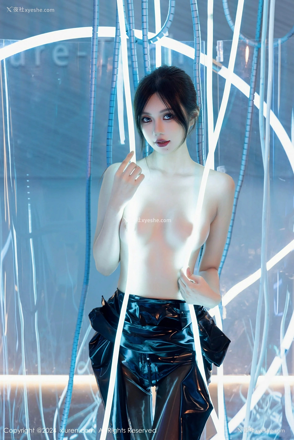 1P - [XiuRen秀人网] No.9235 绮里嘉ula