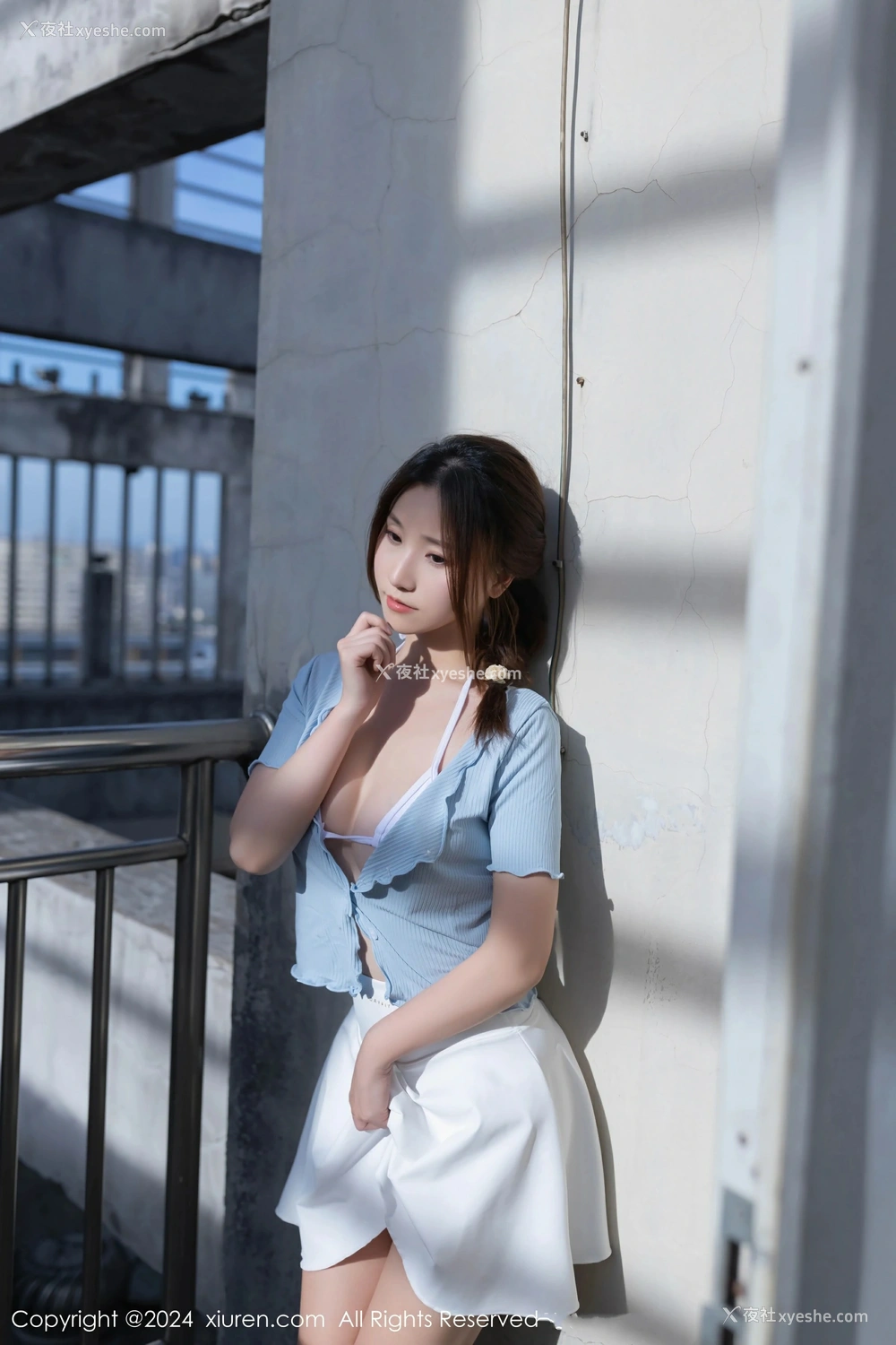 1P - [XiuRen秀人网] No.8369 杏子Yada