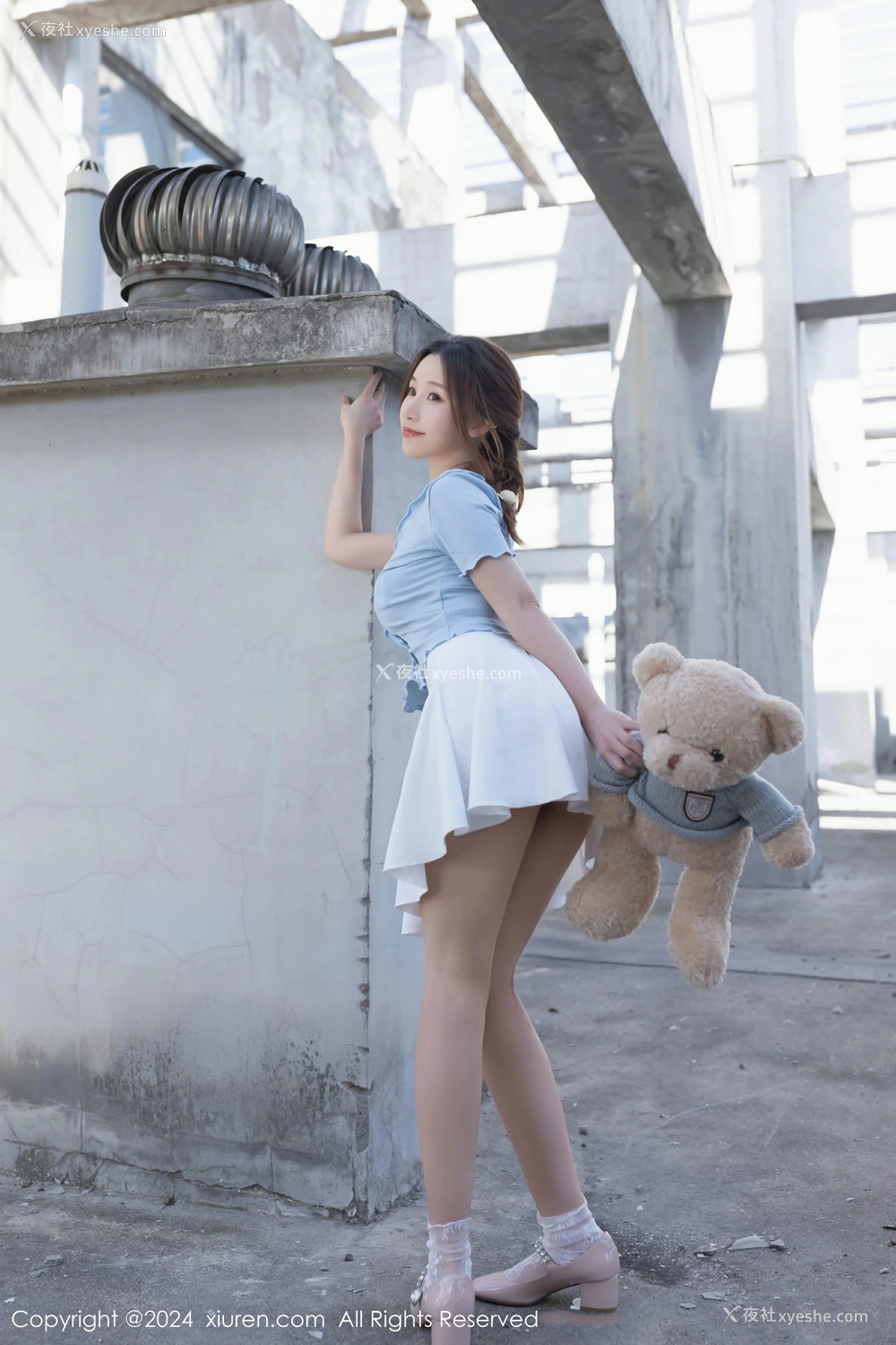 1P - [XiuRen秀人网] No.8369 杏子Yada