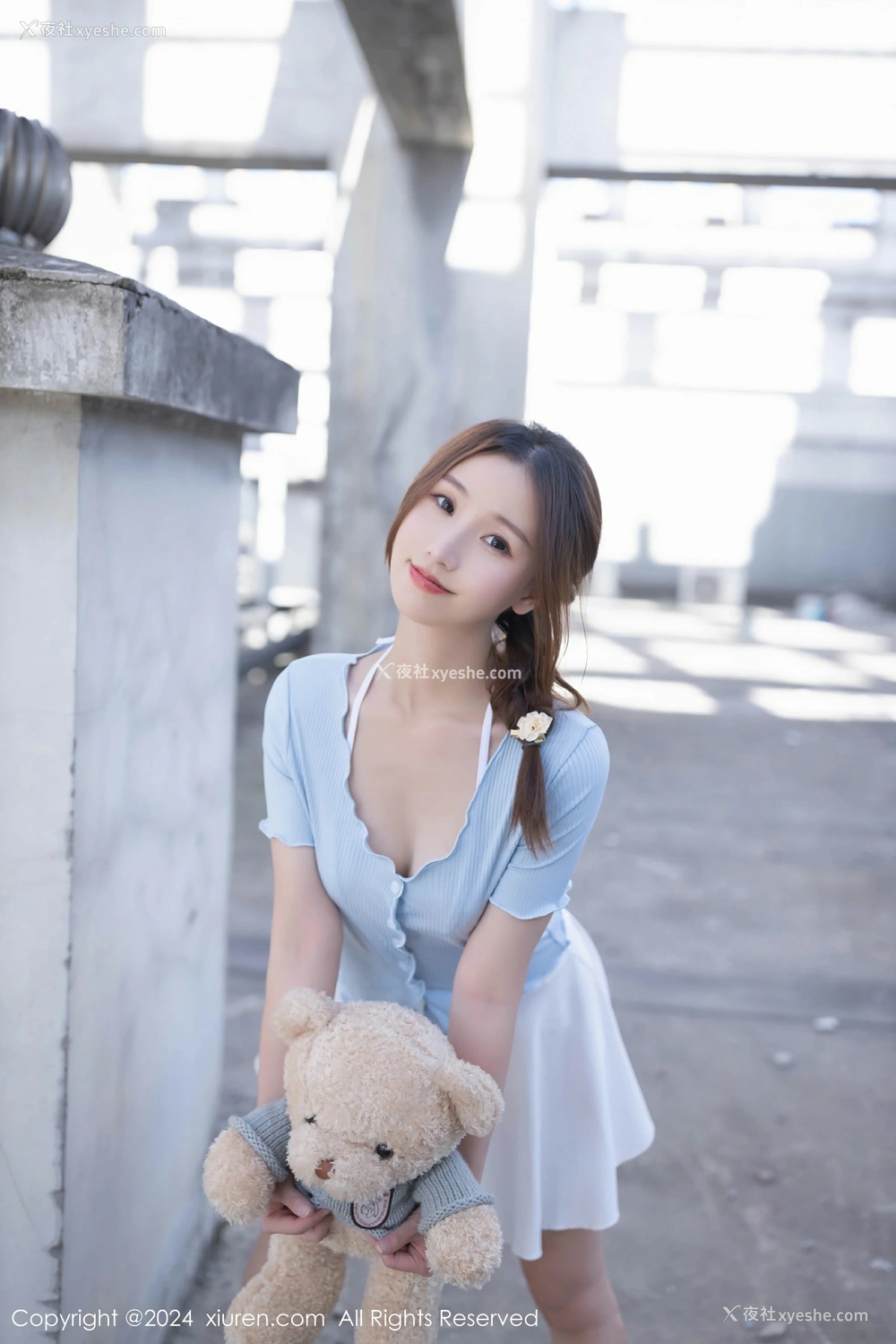 1P - [XiuRen秀人网] No.8369 杏子Yada