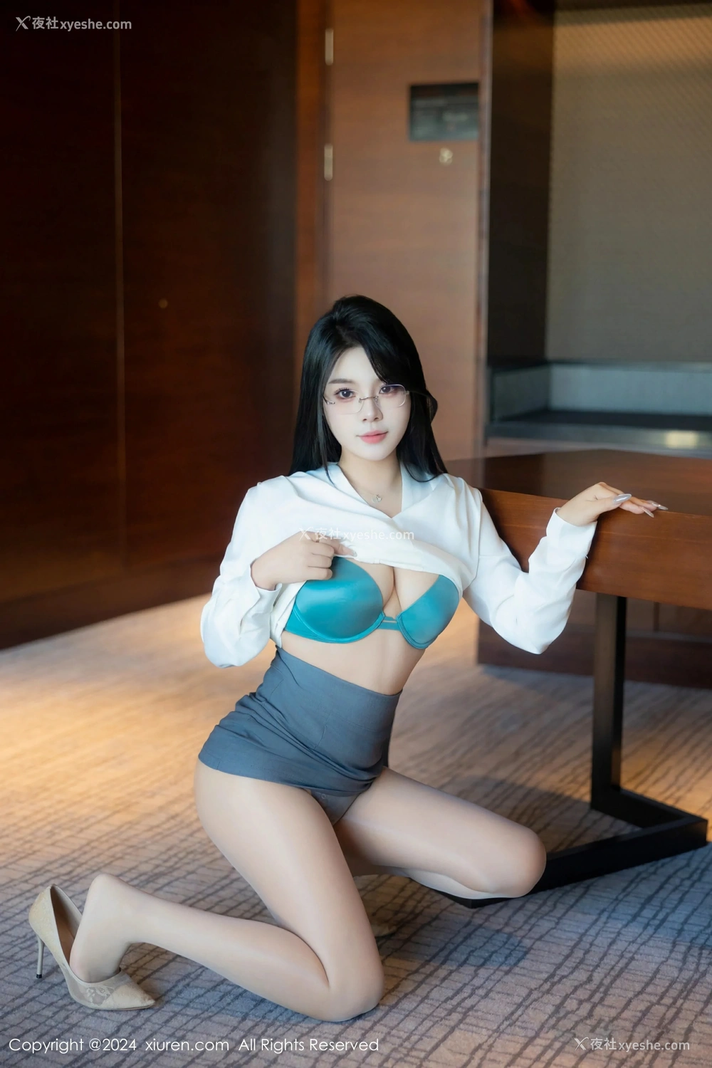 1P - [XiuRen秀人网] No.8989 麦田