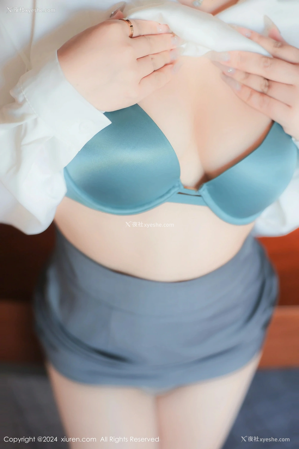 1P - [XiuRen秀人网] No.8989 麦田