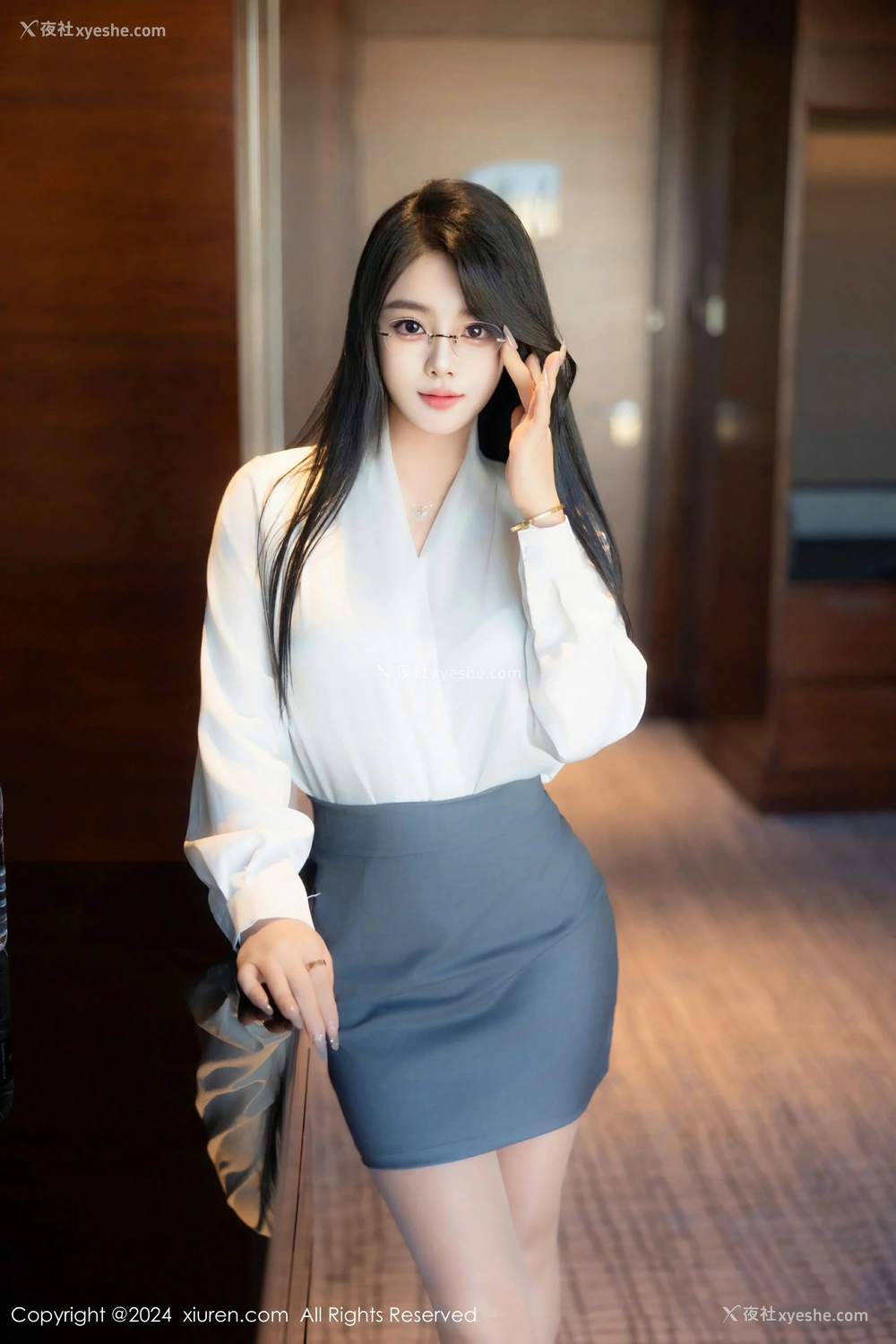 1P - [XiuRen秀人网] No.8989 麦田