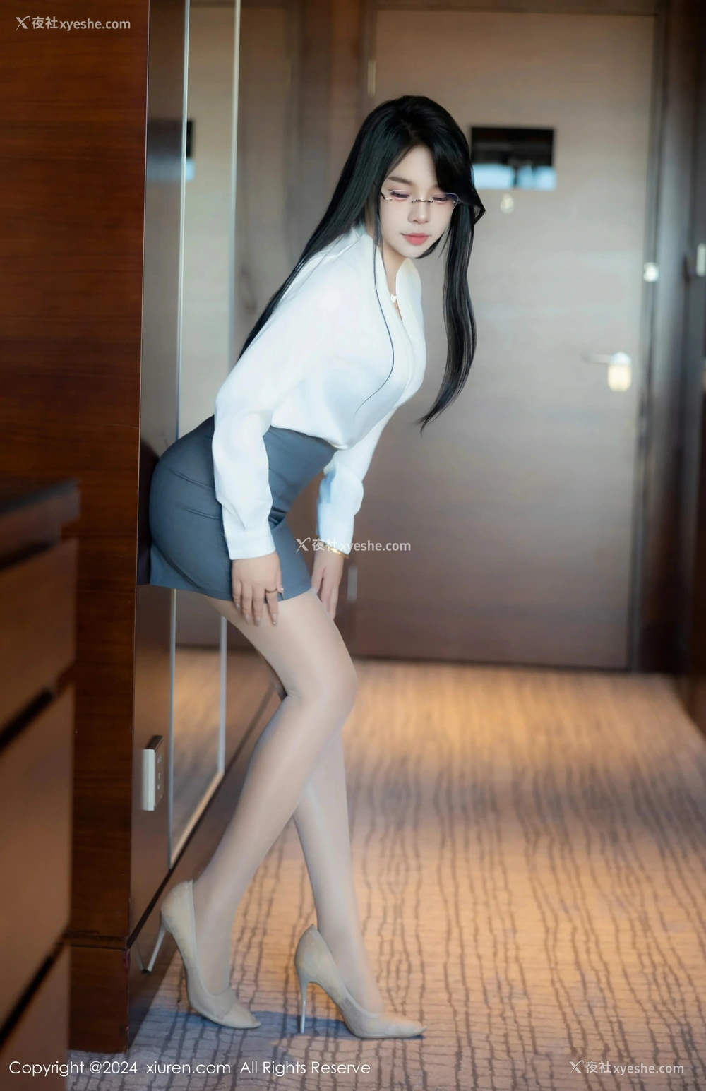 1P - [XiuRen秀人网] No.8989 麦田
