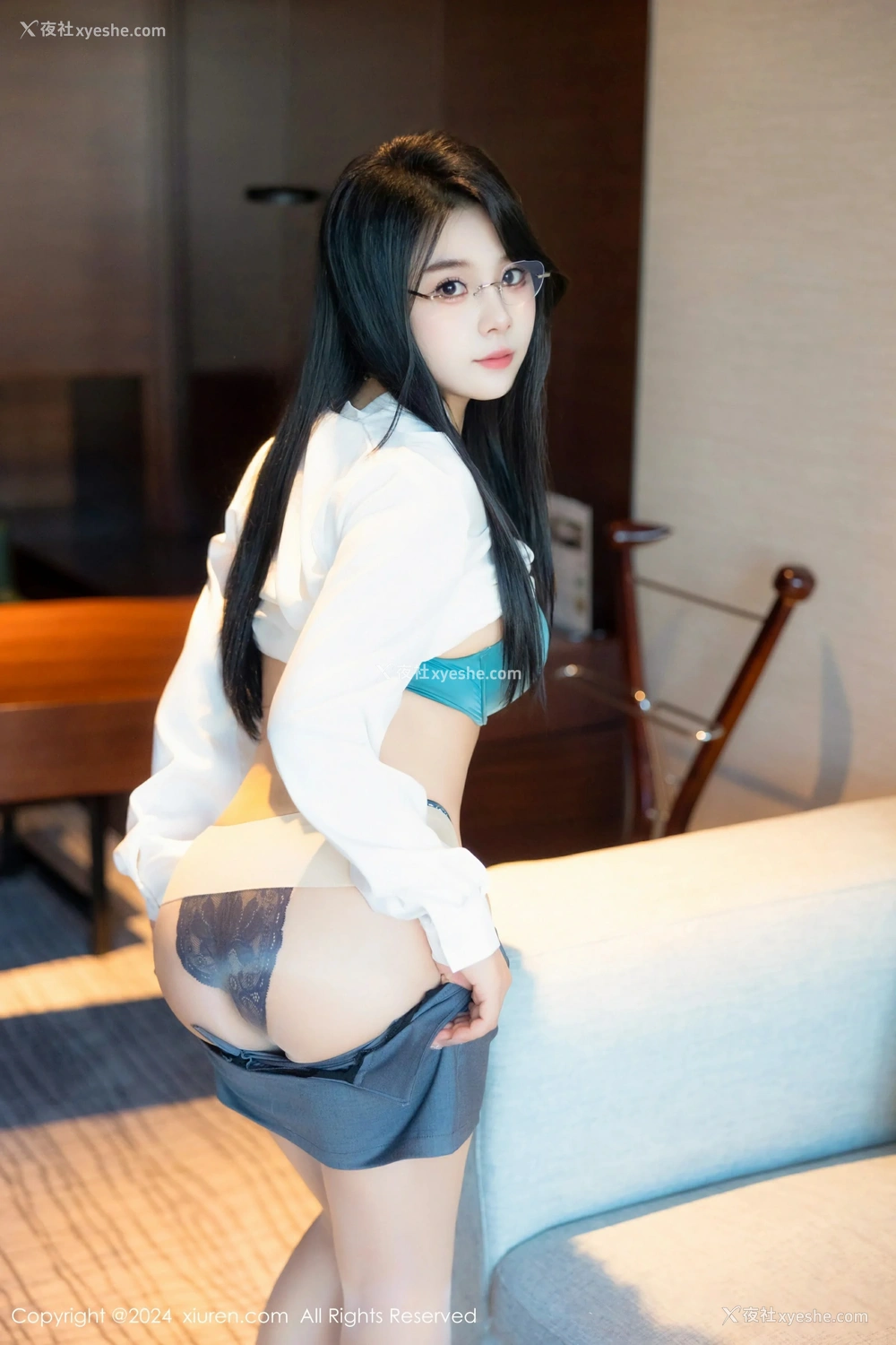 1P - [XiuRen秀人网] No.8989 麦田