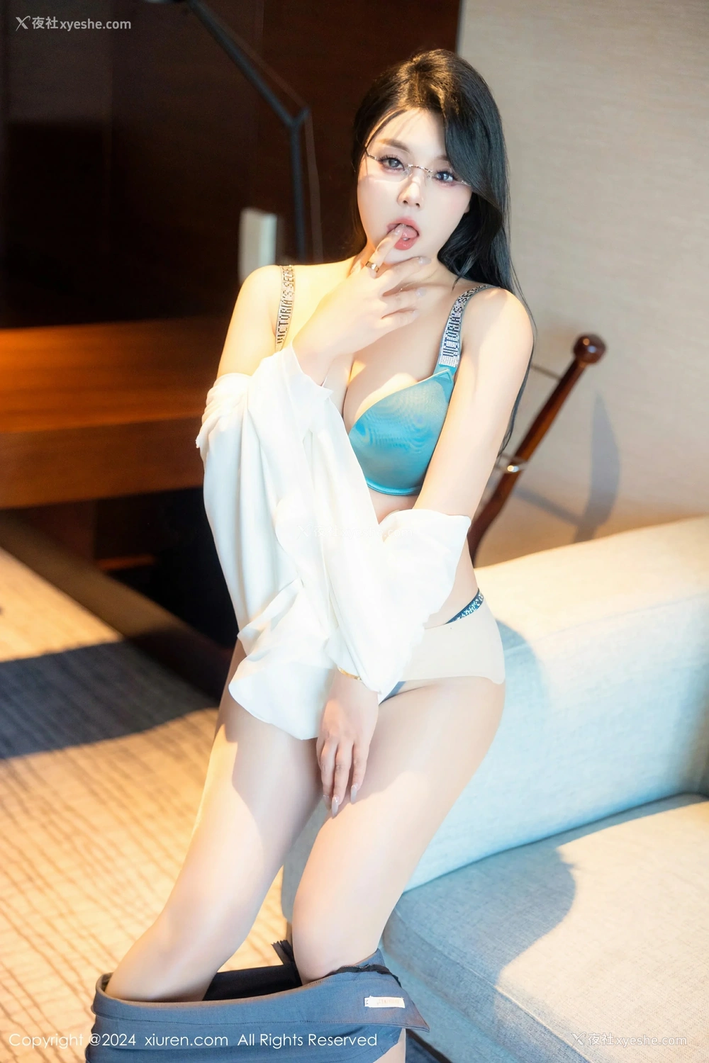 1P - [XiuRen秀人网] No.8989 麦田