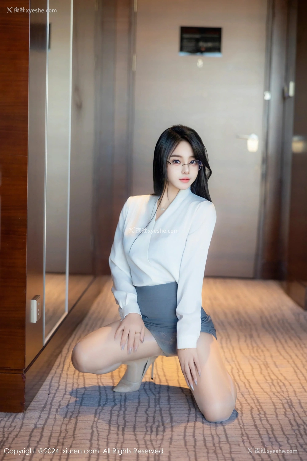 1P - [XiuRen秀人网] No.8989 麦田