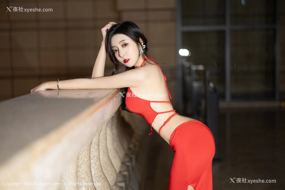 1P - [XiuRen秀人网] No.8378 王馨瑶yanni