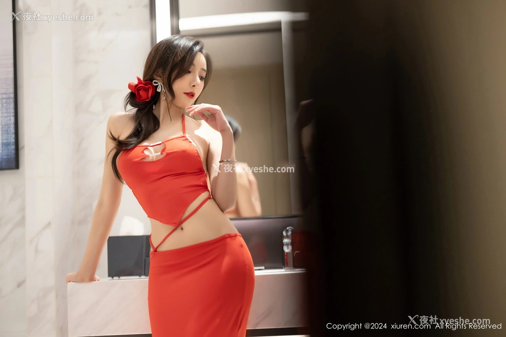 1P - [XiuRen秀人网] No.8378 王馨瑶yanni