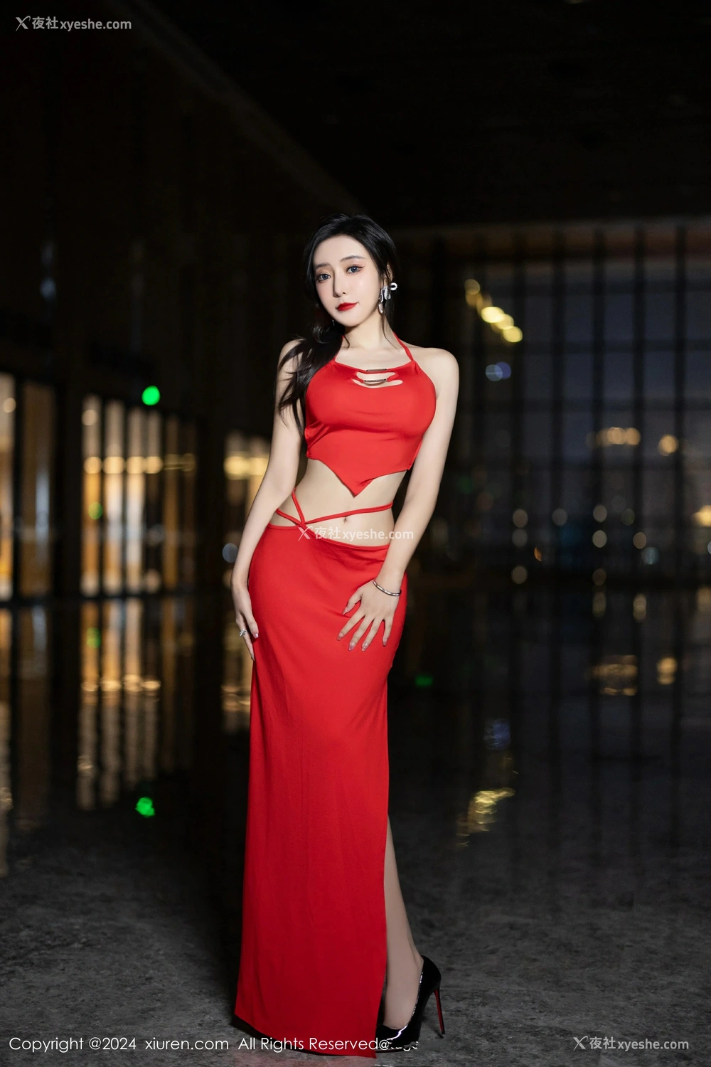 1P - [XiuRen秀人网] No.8378 王馨瑶yanni