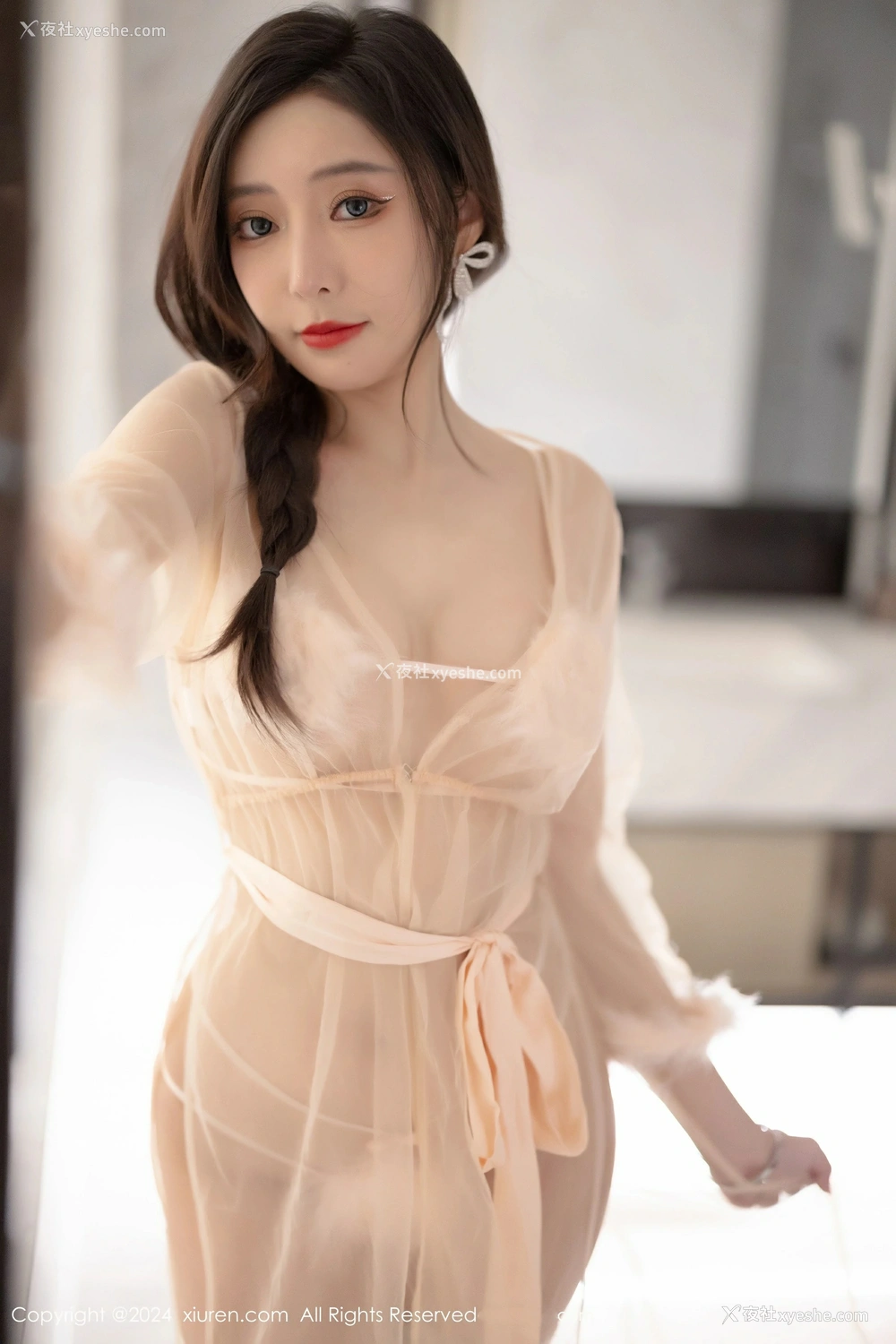1P - [XiuRen秀人网] No.8378 王馨瑶yanni