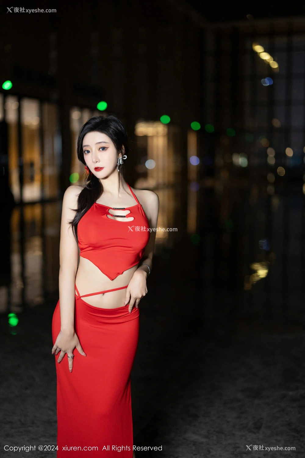 1P - [XiuRen秀人网] No.8378 王馨瑶yanni