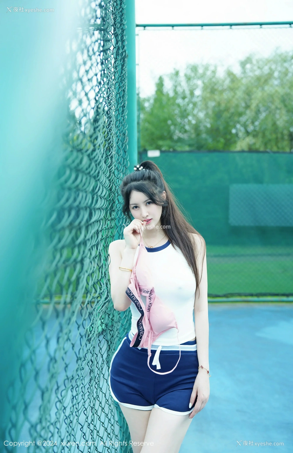 1P - [XiuRen秀人网] No.8821 诗诗kiki