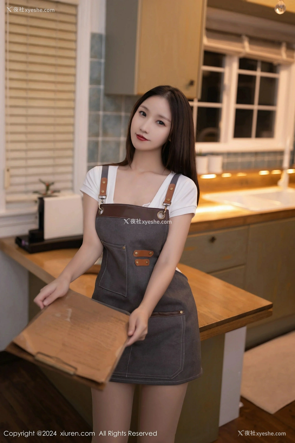 1P - [XiuRen秀人网] No.9335 杏子Yada