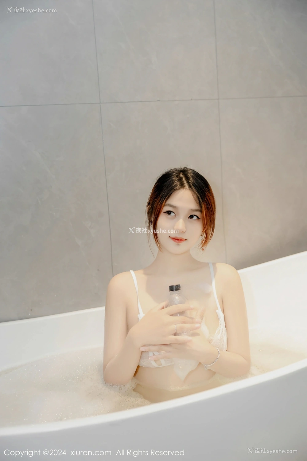 1P - [XiuRen秀人网] No.9037 吴婷婉