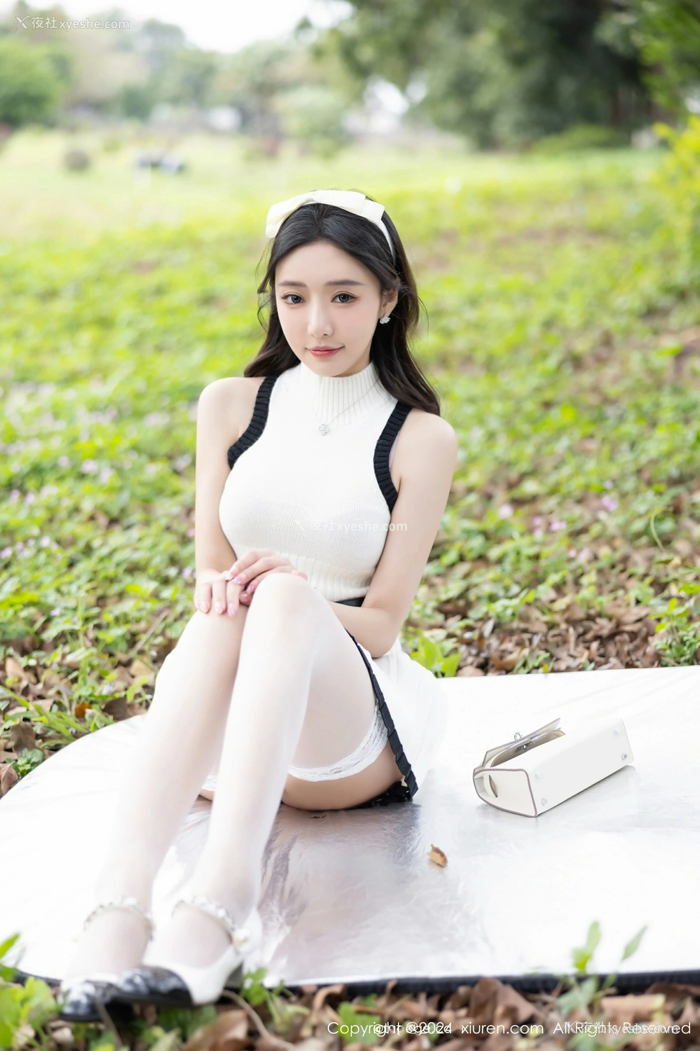 1P - [XiuRen秀人网] No.8334 王馨瑶yanni