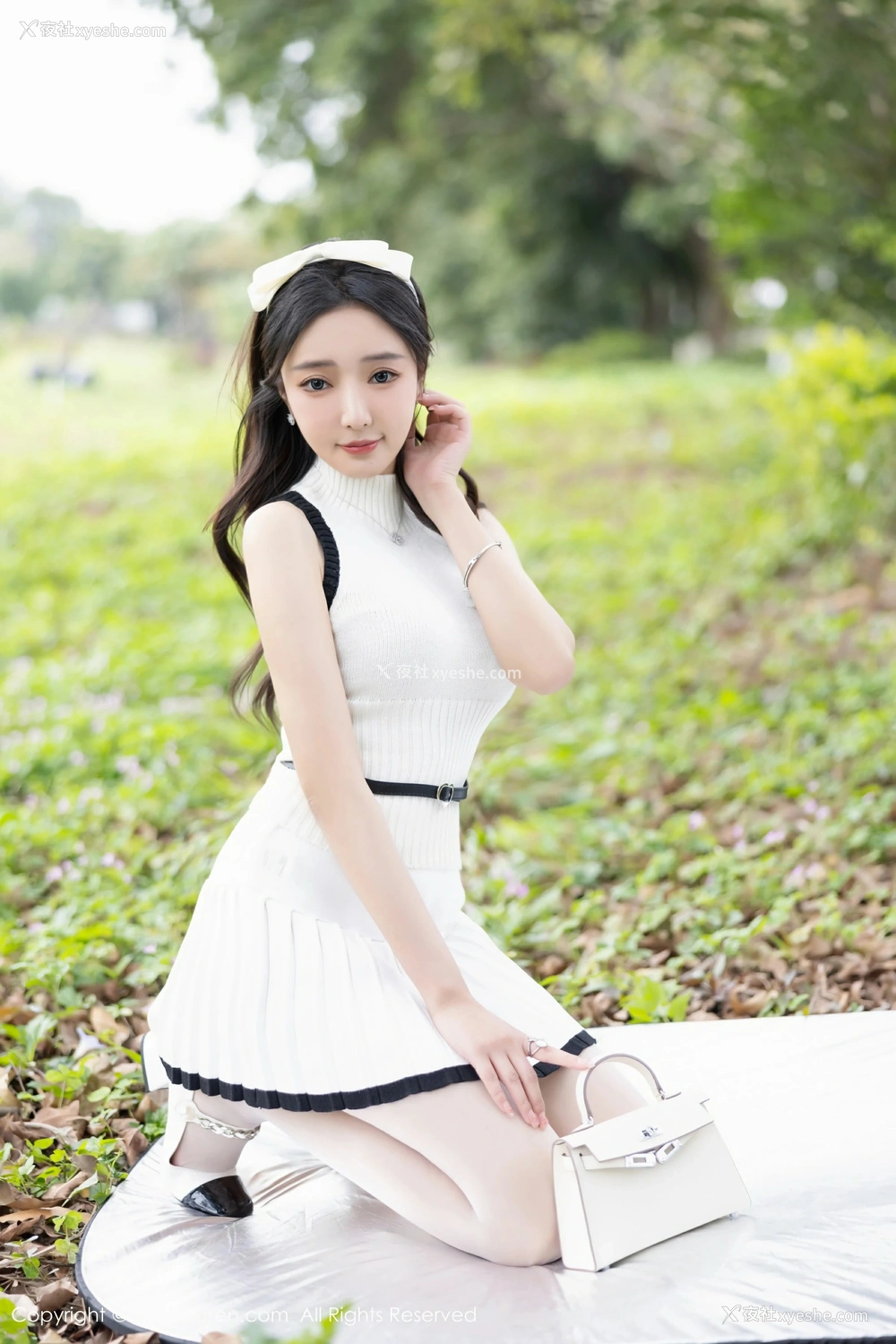 1P - [XiuRen秀人网] No.8334 王馨瑶yanni