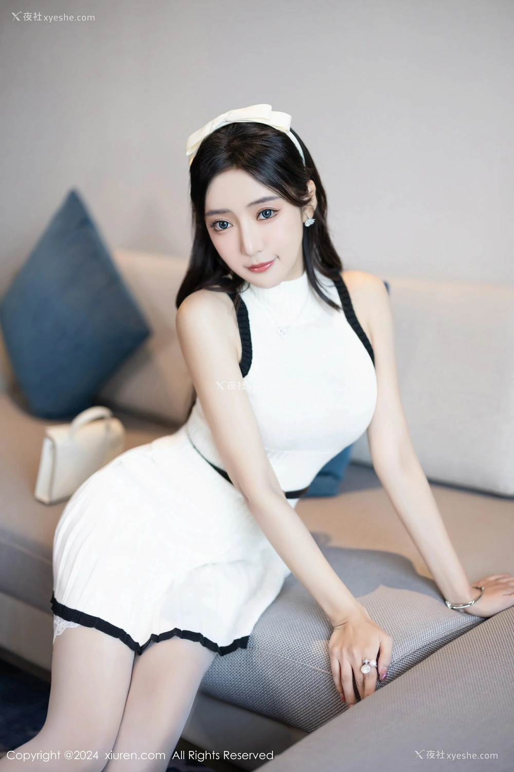 1P - [XiuRen秀人网] No.8334 王馨瑶yanni