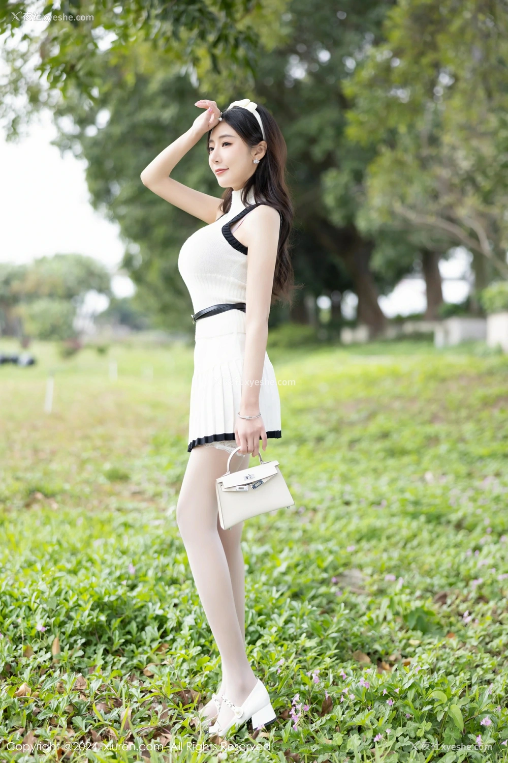 1P - [XiuRen秀人网] No.8334 王馨瑶yanni
