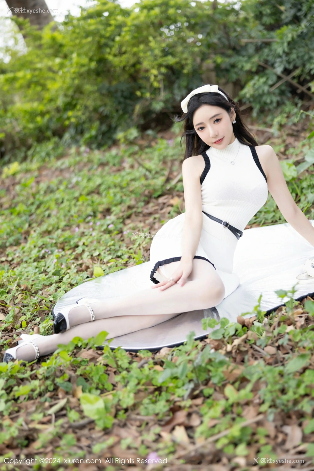 1P - [XiuRen秀人网] No.8334 王馨瑶yanni