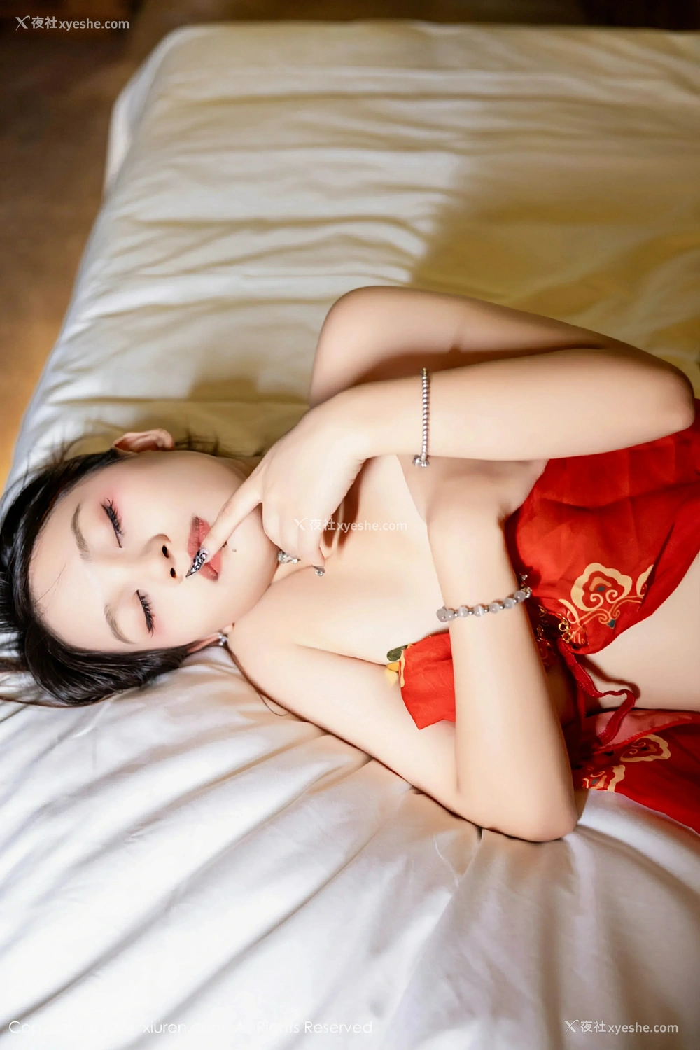 1P - [XiuRen秀人网] No.9323 吴婷婉