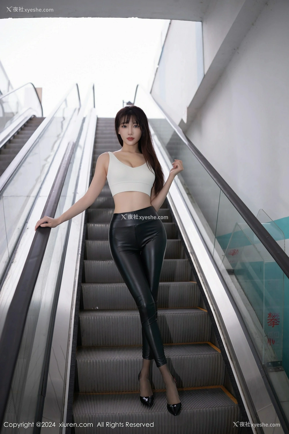 1P - [XiuRen秀人网] No.9377 陆萱萱