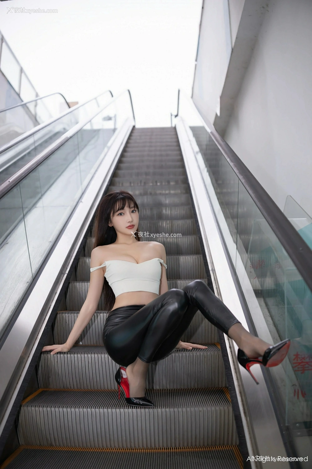 1P - [XiuRen秀人网] No.9377 陆萱萱