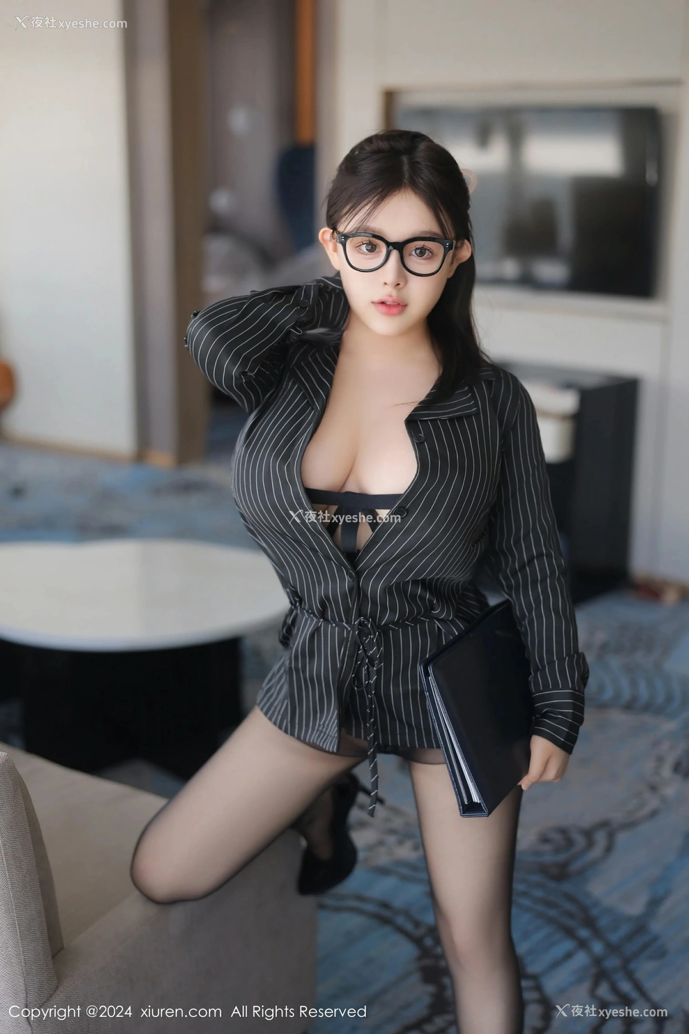 1P - [XiuRen秀人网] No.9026 娜娜子yy