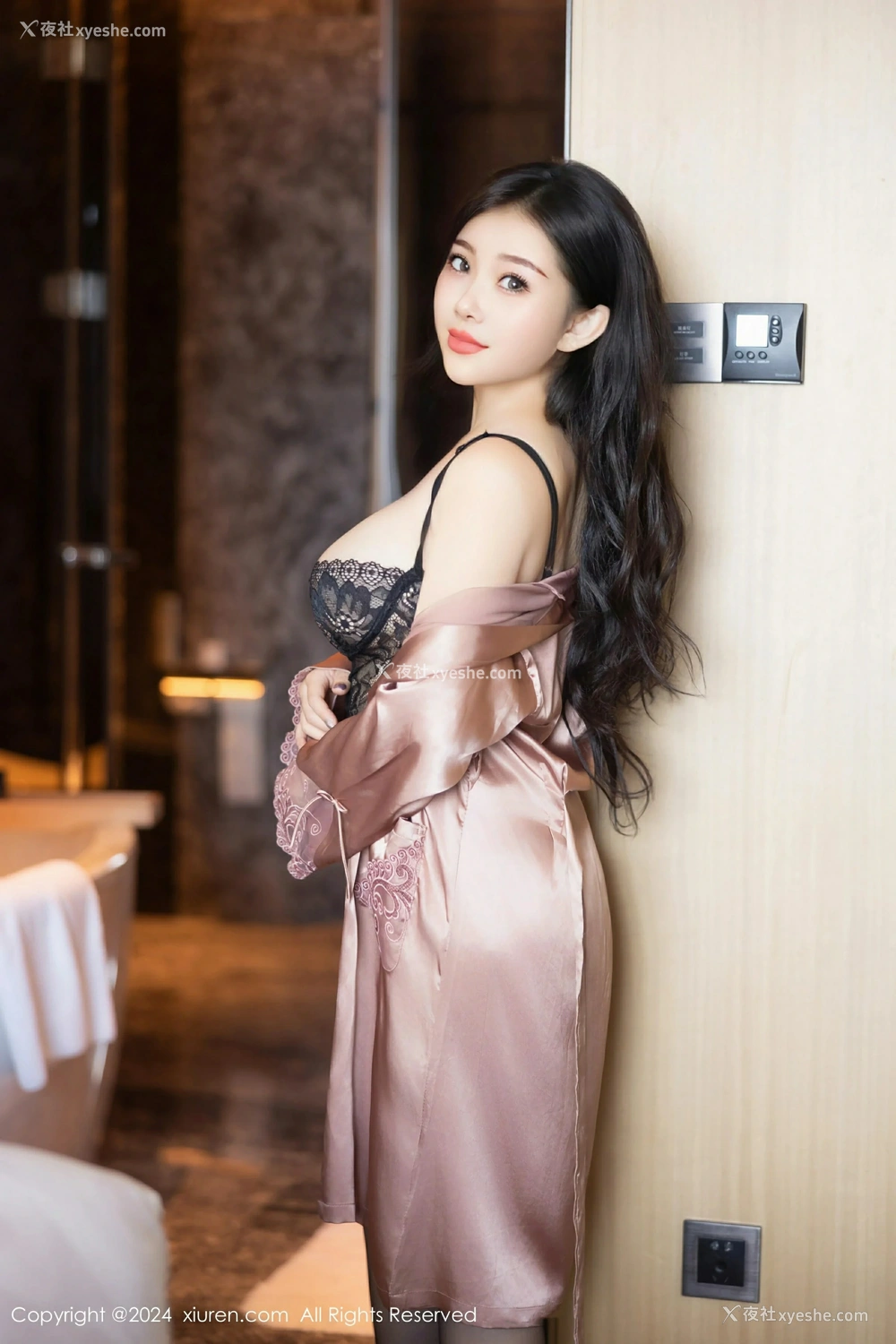 1P - [XiuRen秀人网] No.9159 白洁bessie