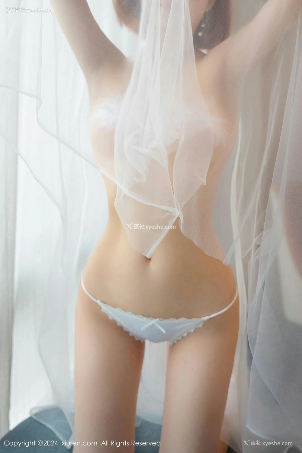 1P - [XiuRen秀人网] No.9318 白芷yy