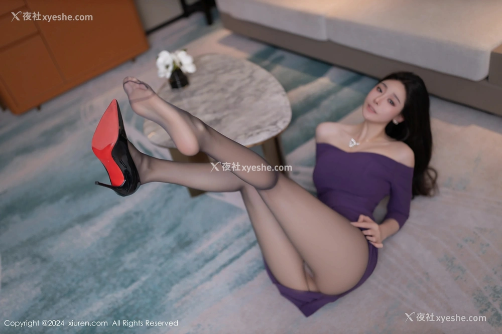 1P - [XiuRen秀人网] No.8881 小逗逗