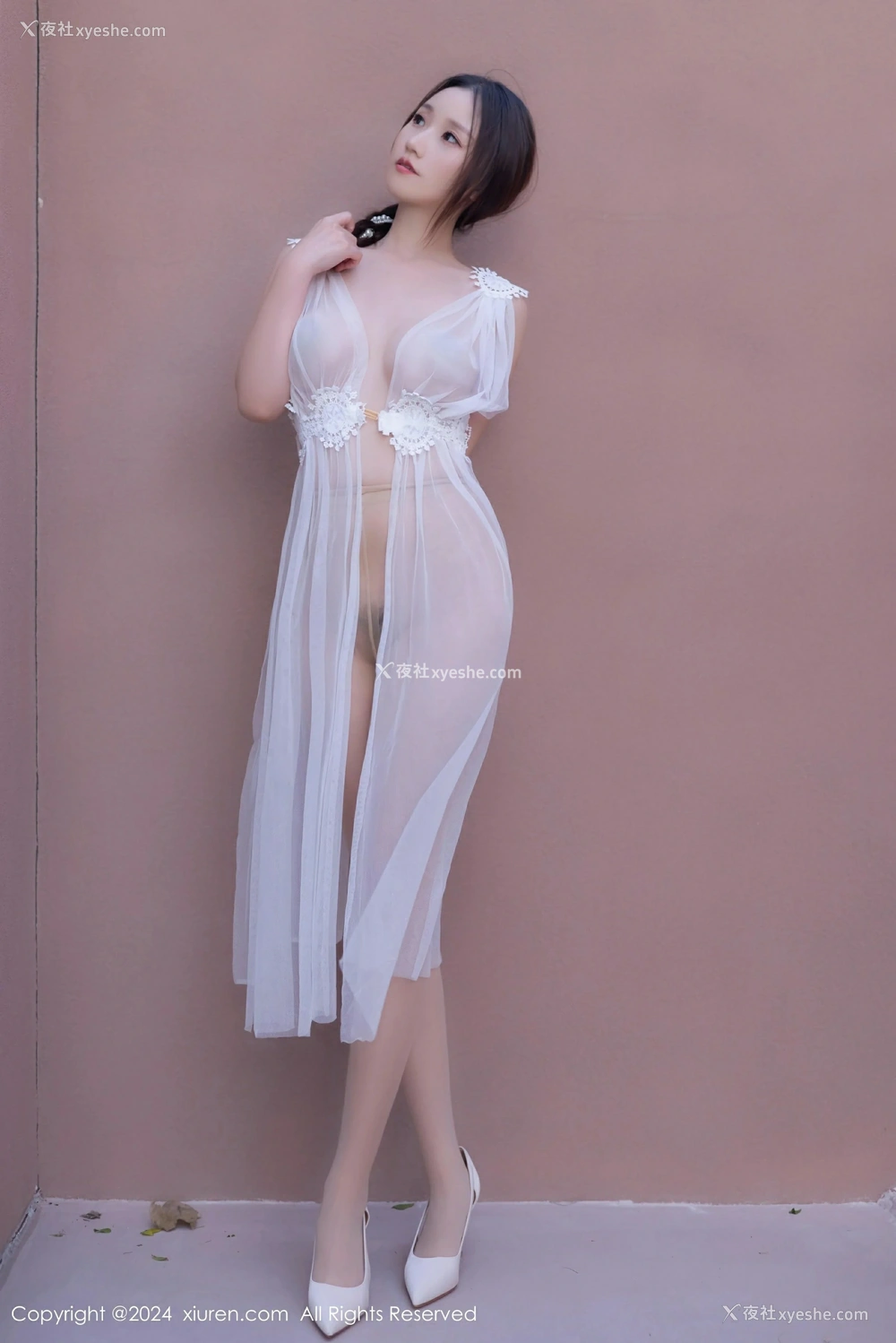 1P - [XiuRen秀人网] No.9442 杏子Yada