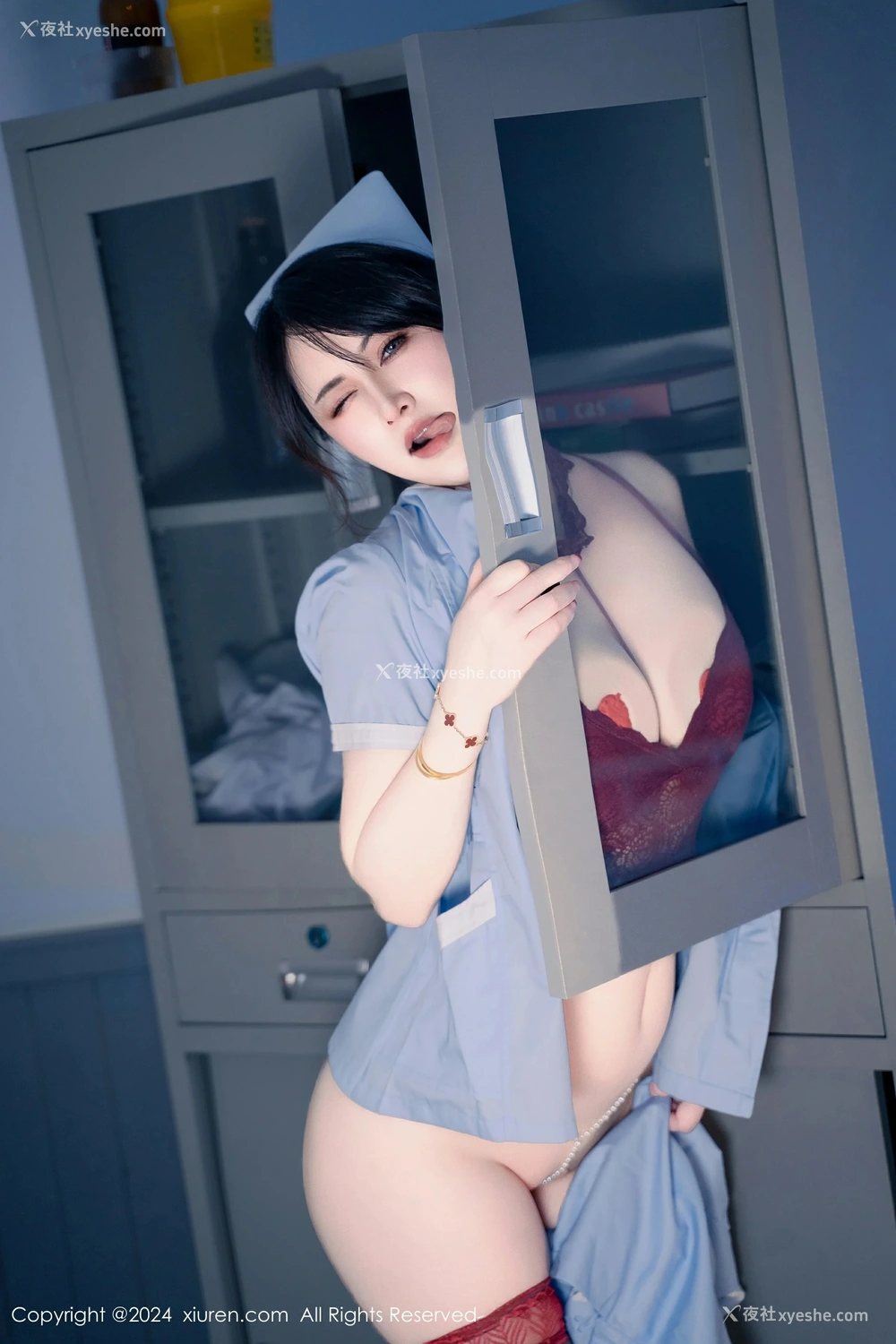 1P - [XiuRen秀人网] No.8859 诗诗kiki